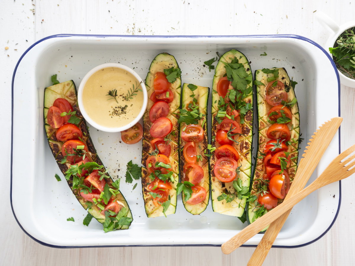 Vegane gefüllte Zucchini