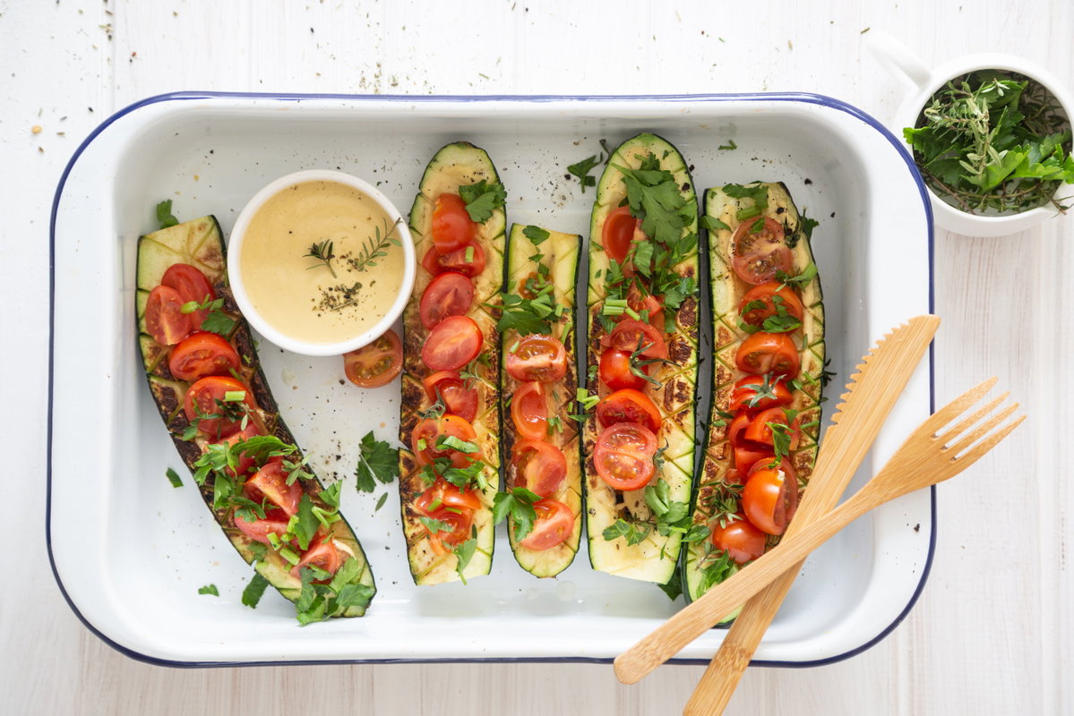 Vegane gefüllte Zucchini