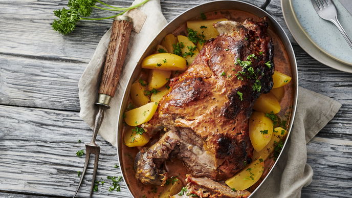 Rezept für türkische Lammkeule mit Joghurtkruste 