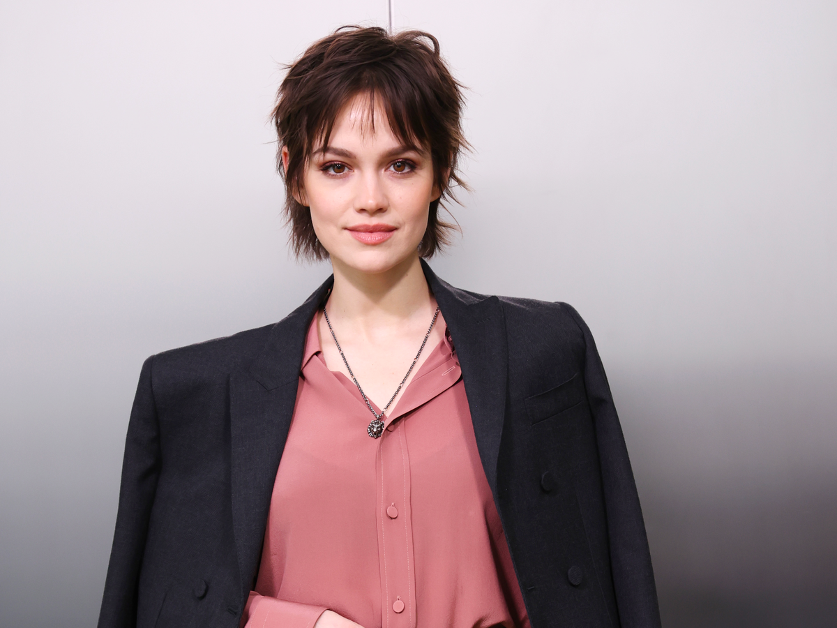 Frisuren ab 50 - Emilia Schüle mit Mixie-Frisur
