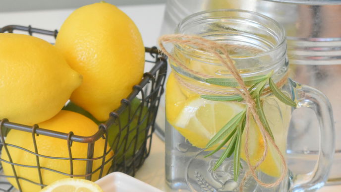 Ist Zitronenwasser gesund? Diese Argumente sprechen für das Vitamin-Wunder