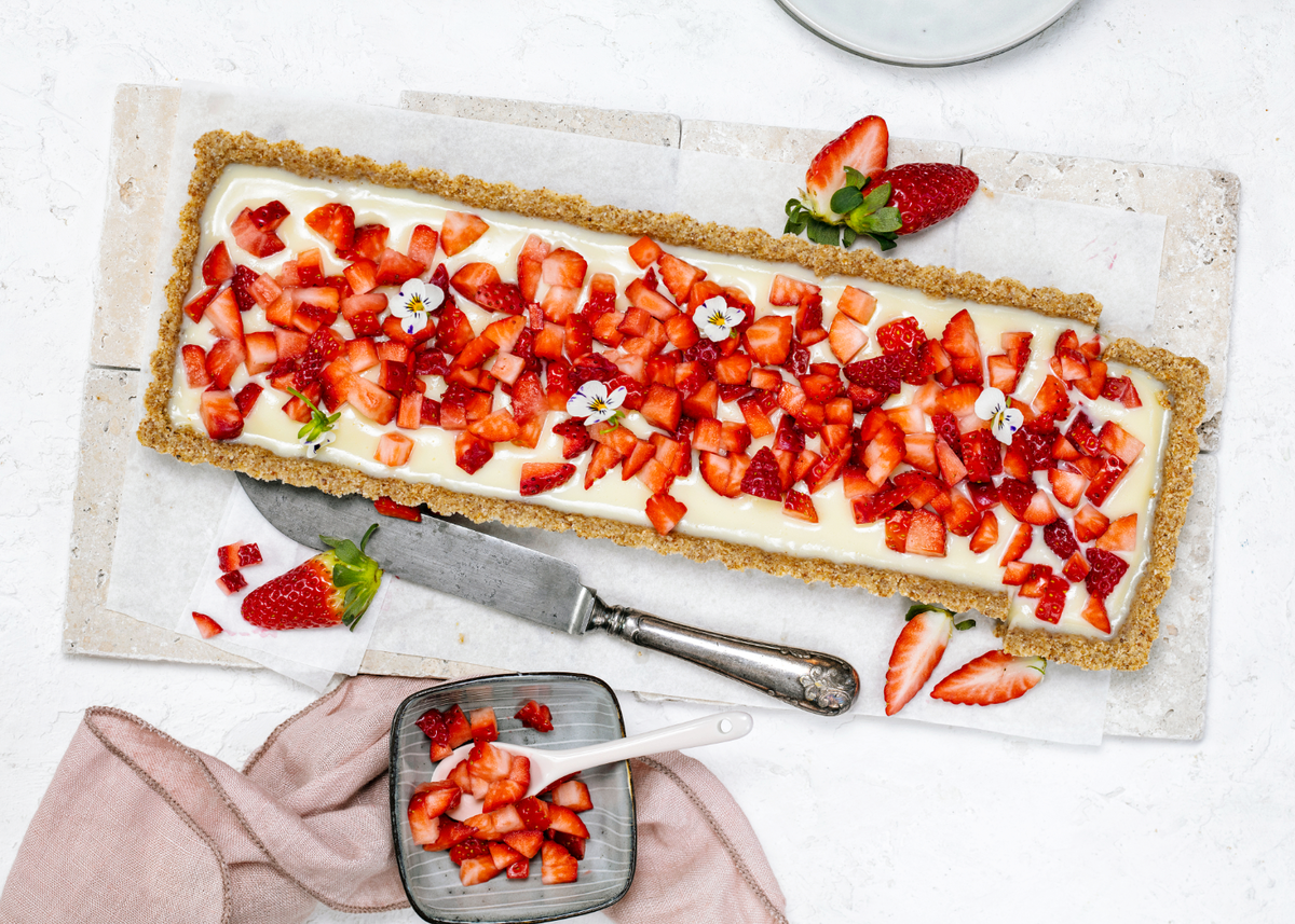 Kuchen ohne Mehl - Erdbeertarte mit Kokos und weißer Schokolade