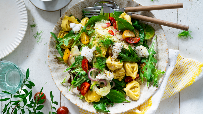 Lauwarmer Tortellini-Salat mit Mozzarella