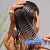 Nasse Haare glätten? Warum das schädlich ist und mit welchen Tools es trotzdem klappt