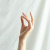 Rissige Fingerkuppen? Warum das passiert und was dagegen hilft