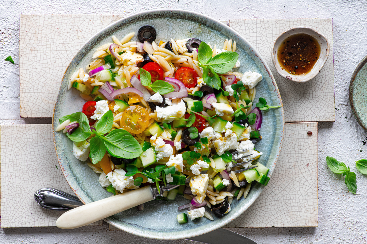 Schneller Nudelsalat griechischer Art