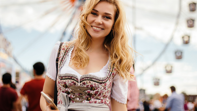 Dirndl waschen: Mit unserer Anleitung strahlt Ihre Tracht wieder wie neu