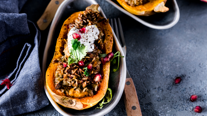 Gefüllter Butternut-Kürbis mit Feta, Hackfleisch und Reis ist unser Lieblingsrezept im Herbst