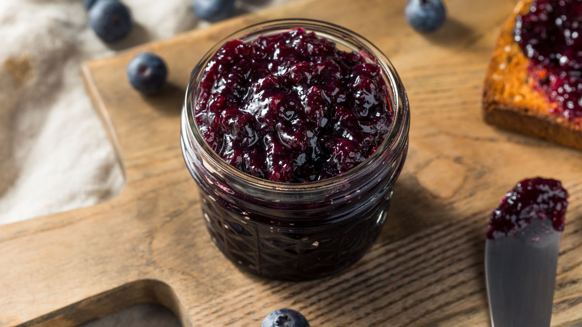Heidelbeeren einkochen & haltbar machen: Unser einfaches Rezept mit nur 3 Zutaten