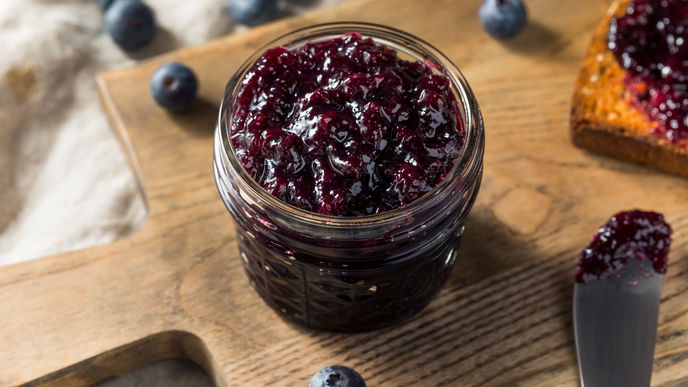 Heidelbeeren einkochen & haltbar machen: Unser einfaches Rezept mit nur 3 Zutaten