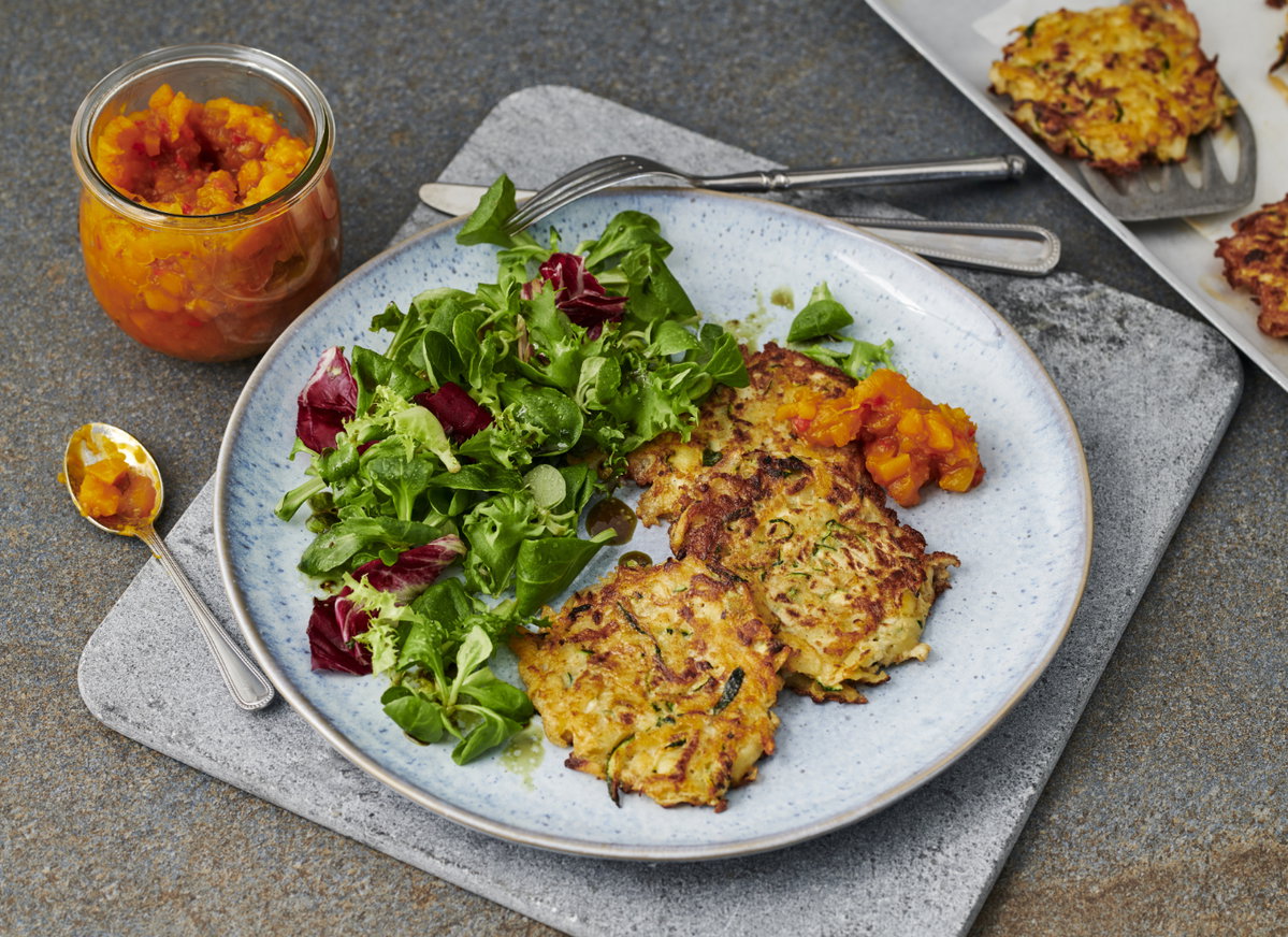 Zucchini-Rösti mit Kürbischutney
