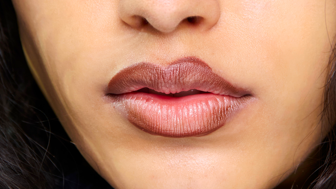 5 beliebte Lippenstift-Fehler, die Sie ungewollt älter wirken lassen
