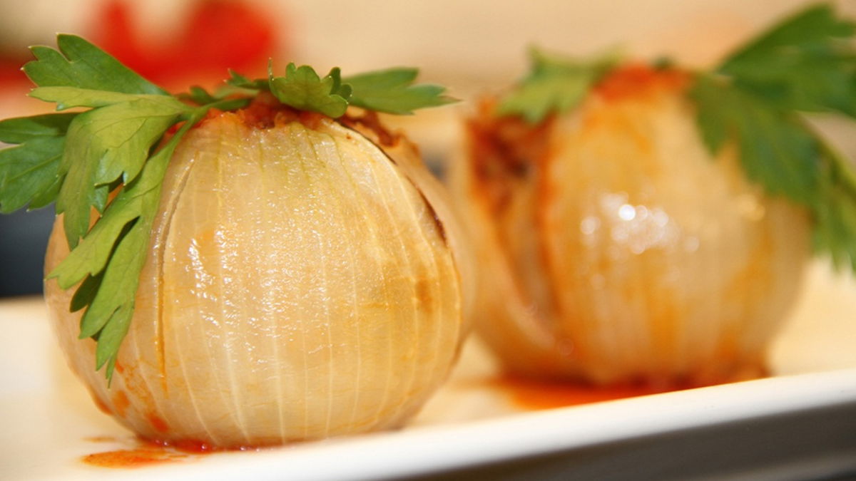 "Onion Boil": So wird die gehypte Zwiebel aus dem Ofen zubereitet 
