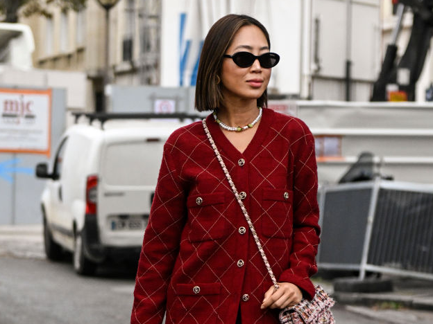 Aimee Song mit Paper Cut Bob