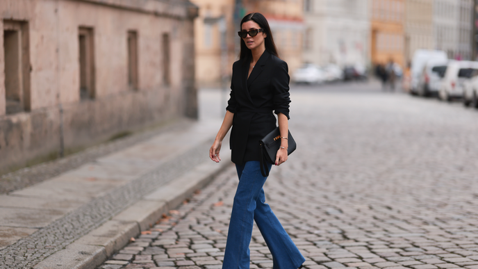 Welche Schuhe zu Schlaghosen passen? Diese 5 Modelle bringen die Hose perfekt zur Geltung