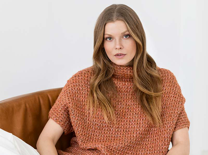 Bunt stricken - Model in Kurzarm-Kimonopullover von Lana Grossa