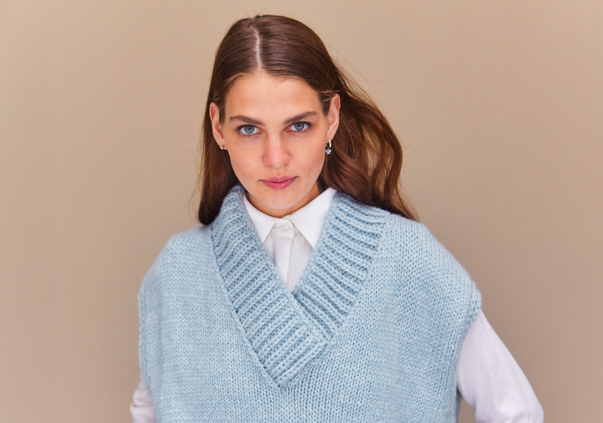 Bunt stricken - Model in gemütlichem Oversize-Pullunder von Lana Grossa
