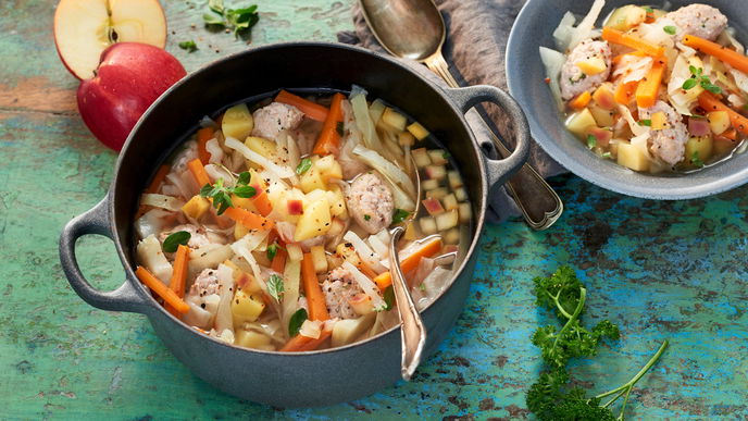 Rezept für gesunde Kohlsuppe mit Kalbsklößchen
