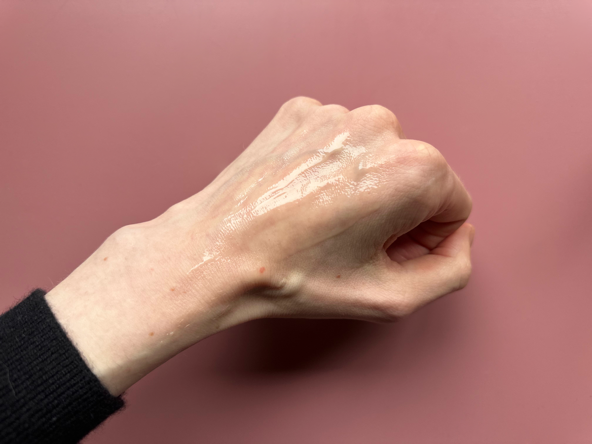 Das Lavera Glow by Nature Serum hat eine sehr angenehme Konsistenz