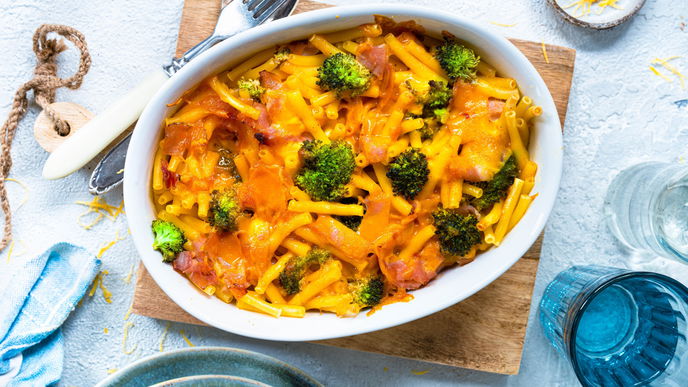 Rezept für schnellen Nudelauflauf mit Schinken und Brokkoli