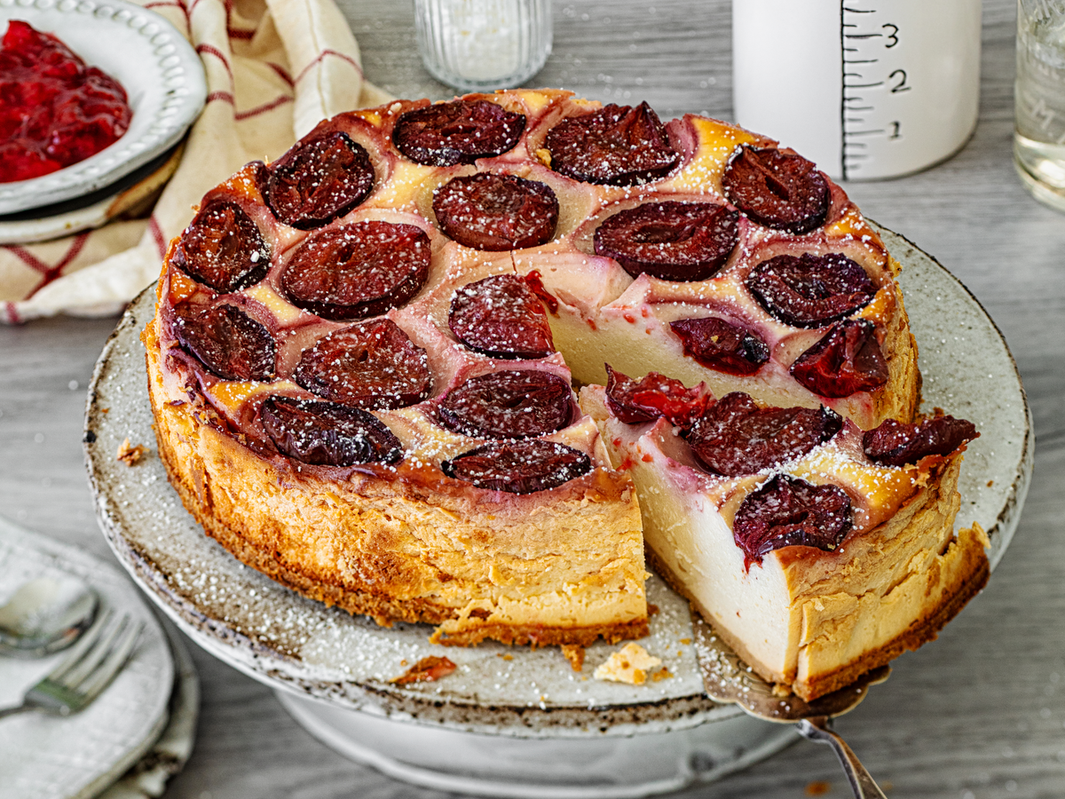 Quark-Friskäsekuchen mit Pflaumen