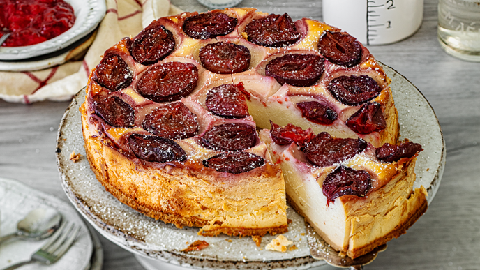 Quark-Torte mit Pflaumen: Dieser Käsekuchen ist alles, was wir diese Pflaumen-Saison brauchen 