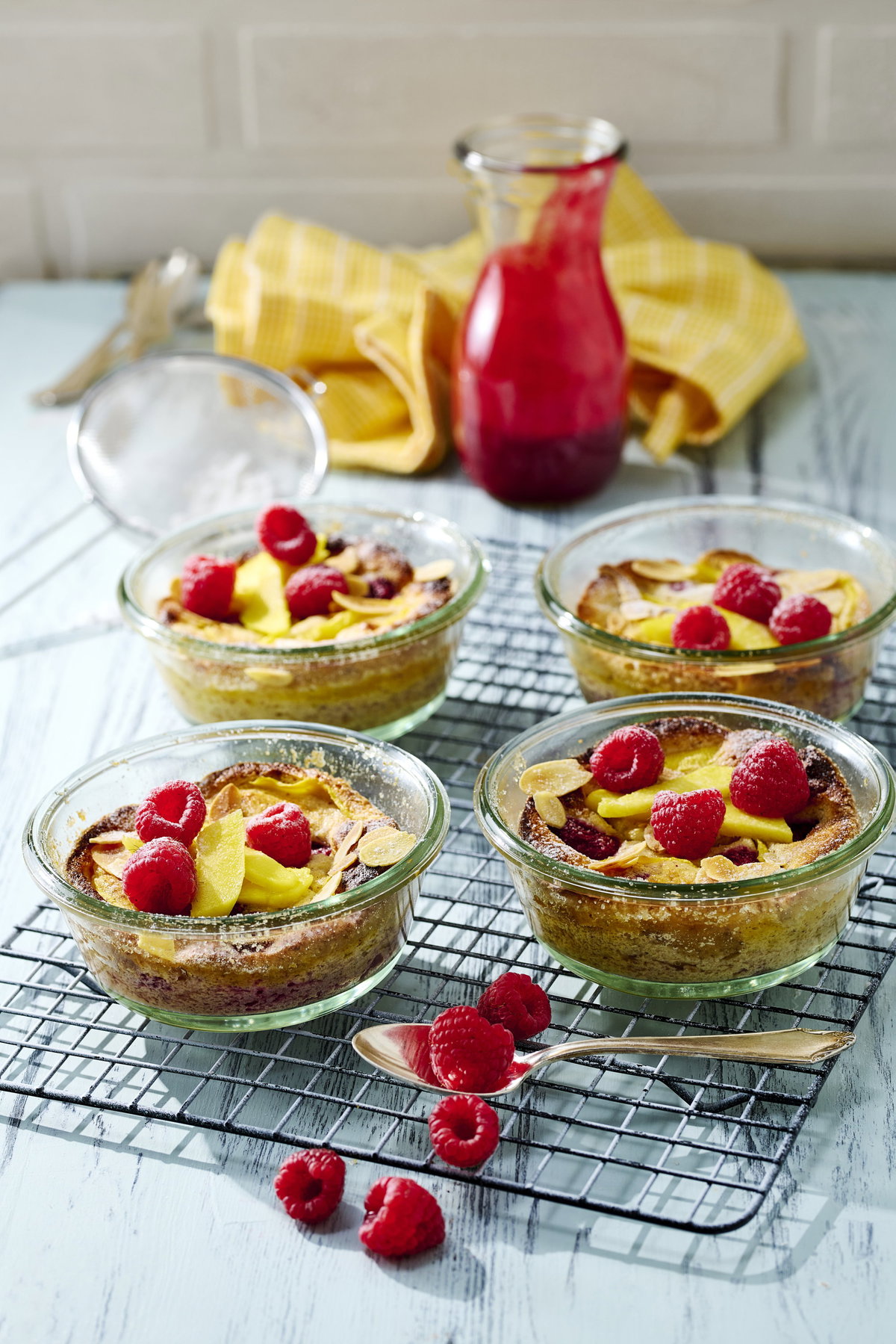 Ricotta-Auflauf mit Mango und Himbeeren