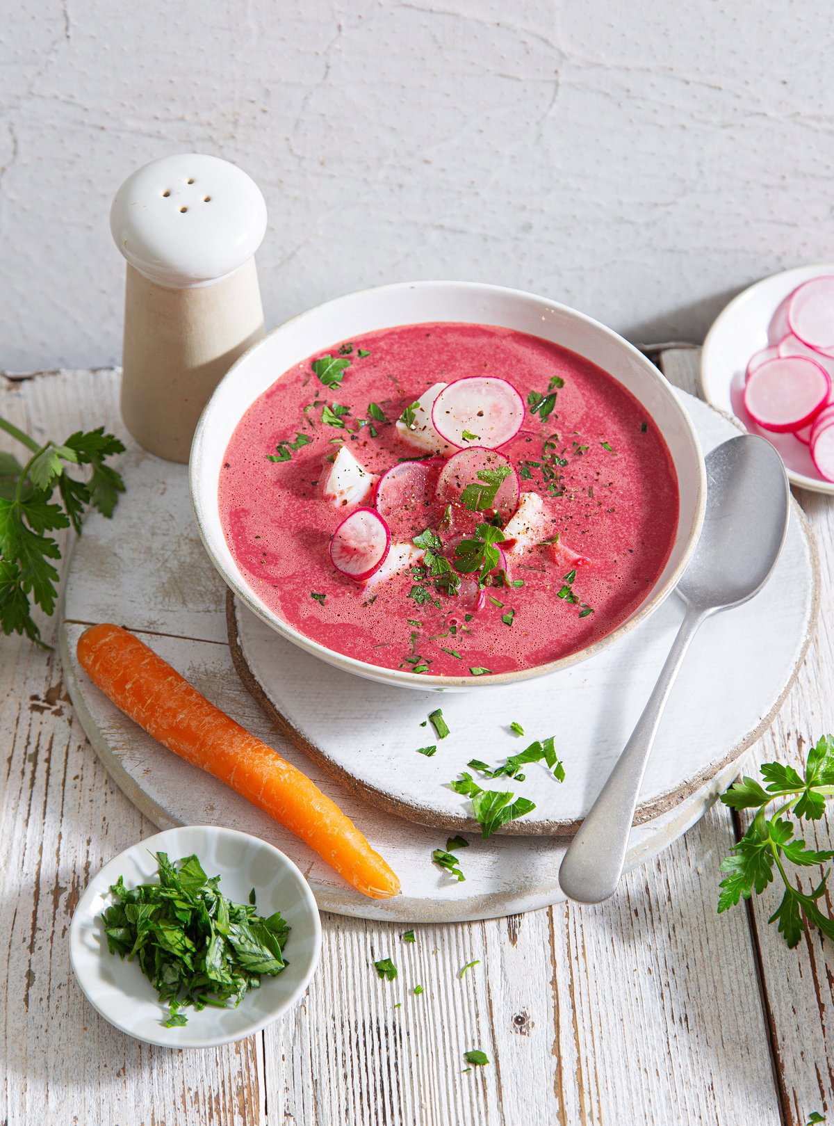 Rote-Bete-Möhren-Suppe mit Kabeljau