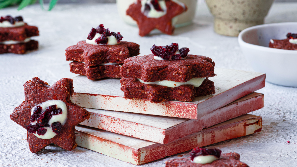 Schoko-Sandwich-Cookies mit weißer Schoki und Cranberrys