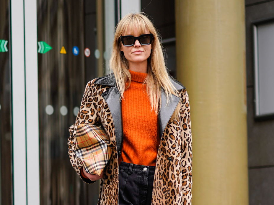 Unternehmerin und Designerin Jeanette Madsen trägt Shadow Bangs