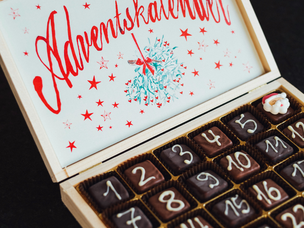 Adventskalender selber machen Idee mit Pralinen