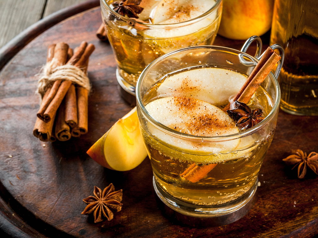 Apfelpunsch mit Amaretto