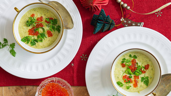 Unsere Apfelschaumsuppe mit Kaviar ist perfekt fürs Fest