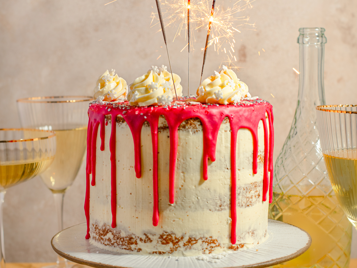 Eisprinzessin-Torte mit Buttercreme und Himbeeren