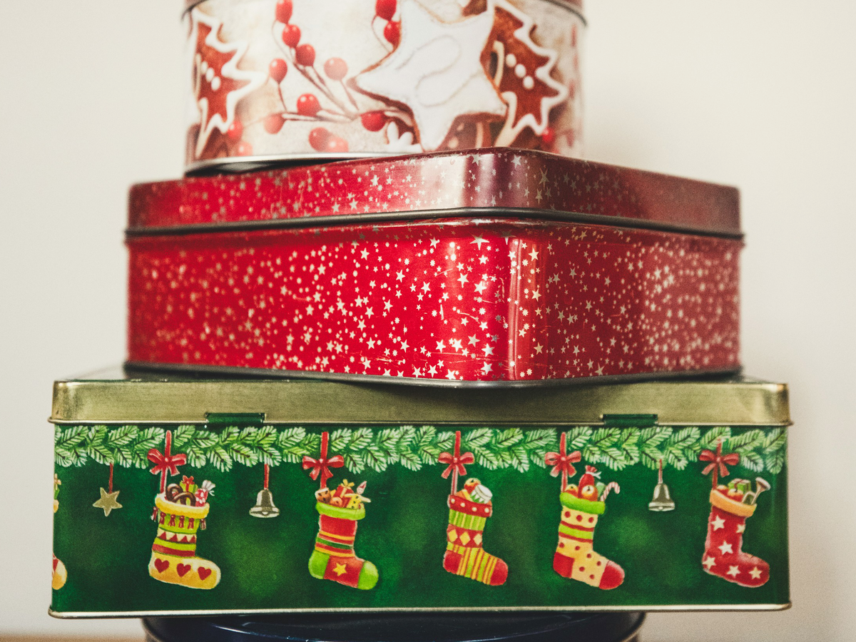 Geldgeschenke weihnachtlich verpacken - in Vintage-Blechdosen