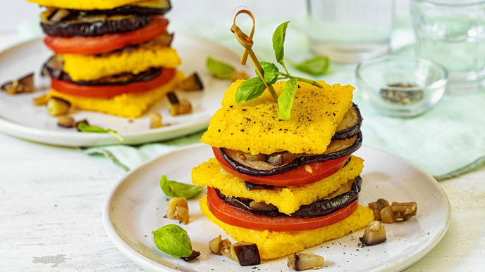 Rezept für veganes Gemüse-Polenta-Türmchen