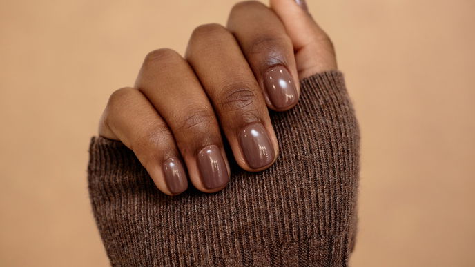 So viel moderner: Brauner Nagellack läuft Schwarz jetzt den Rang ab