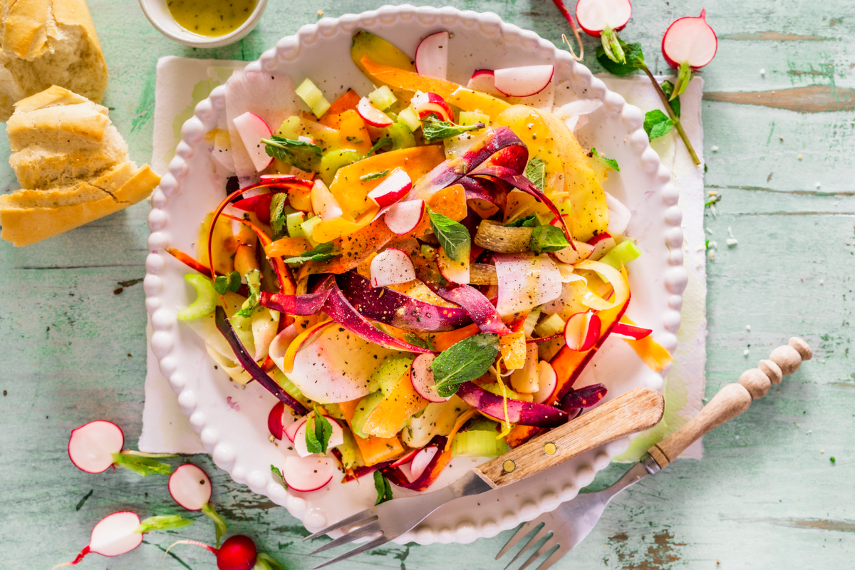 Bunter Möhrensalat mit Rettich