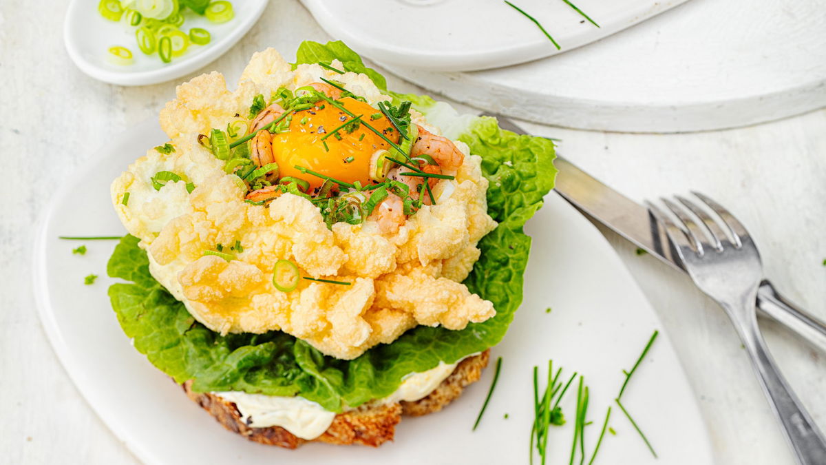 Unser Rezept für Cloud Eggs mit Krabben katapultiert uns direkt auf Wolke 7