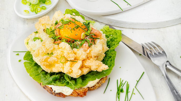 Unser Rezept für Cloud Eggs mit Krabben katapultiert uns direkt auf Wolke 7