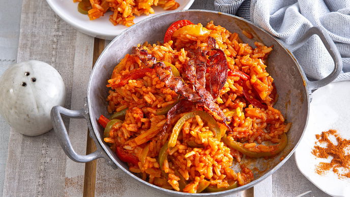 Balkan-Klassiker: Rezept für Djuvec Reis mit knusprigem Bacon