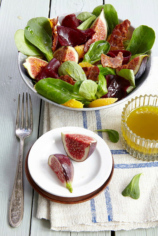 Feldsalat mit Speck, Blutorange und Feigen