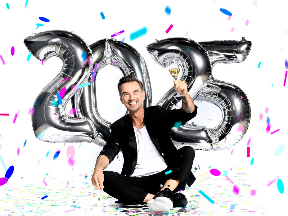 Florian Silbereisen moderiert den "Silvester-Schlagerbooom 2025 live – Die Wunderlichtershow!"