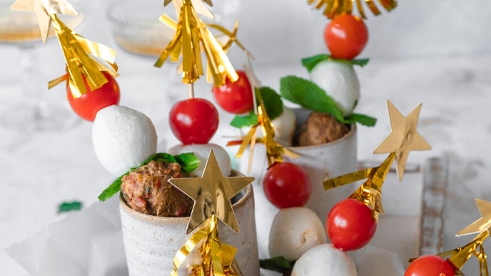 Rezept für Minz-Hackbällchen-Spieße - perfekt für jede Party & die Feiertage