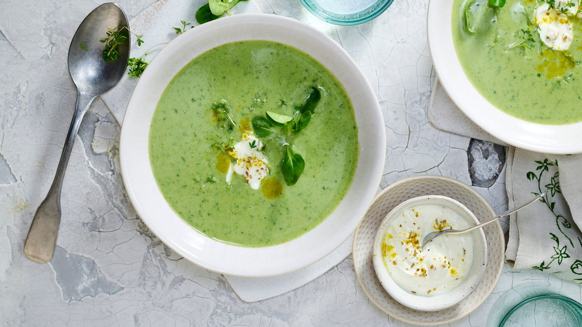 Rezept für Kartoffel-Kräuter-Suppe - ideal für einen leichten Lunch
