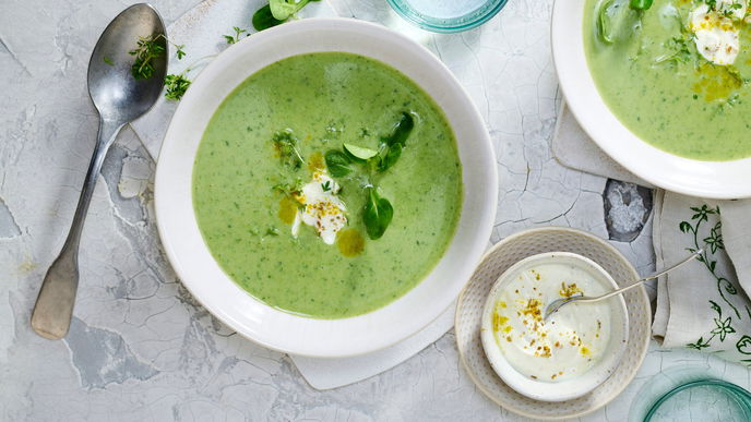 Rezept für Kartoffel-Kräuter-Suppe - ideal für einen leichten Lunch
