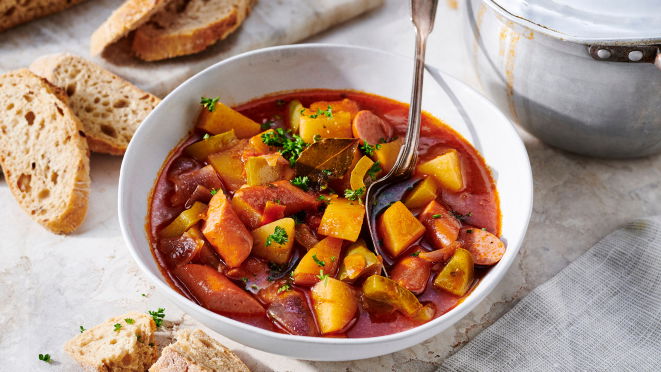Kartoffelgulasch nach Omas Art: Das schnelle Rezept für den Klassiker ist in 30 Minuten fertig