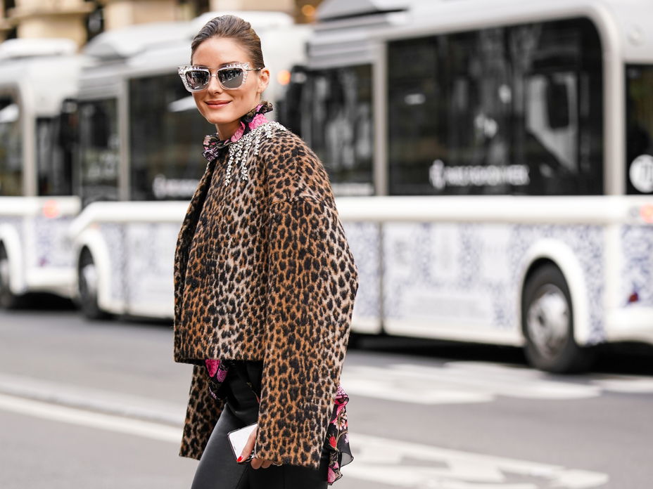 Olivia Palermo trägt Leojacke