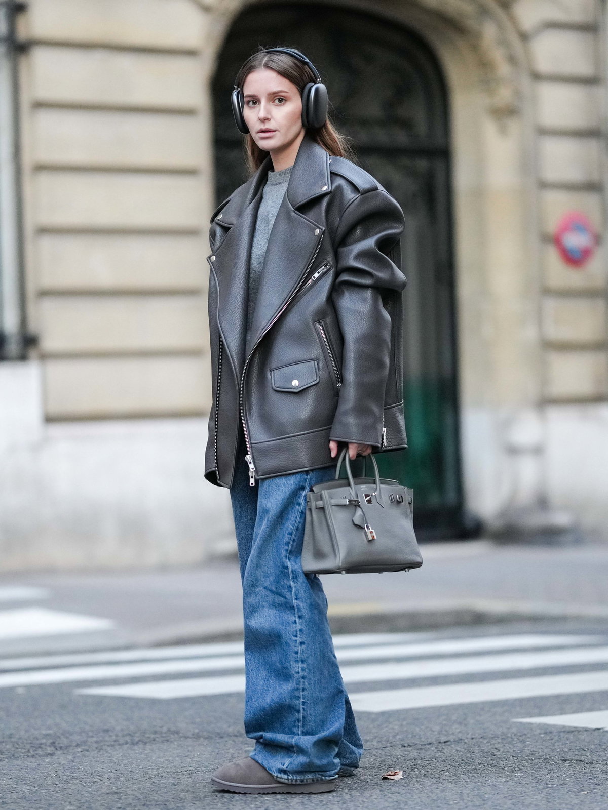 Ugg Boots kombinieren mit Oversized Jeans