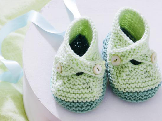 Wollreste verwerten - gestrickte Babyschuhe